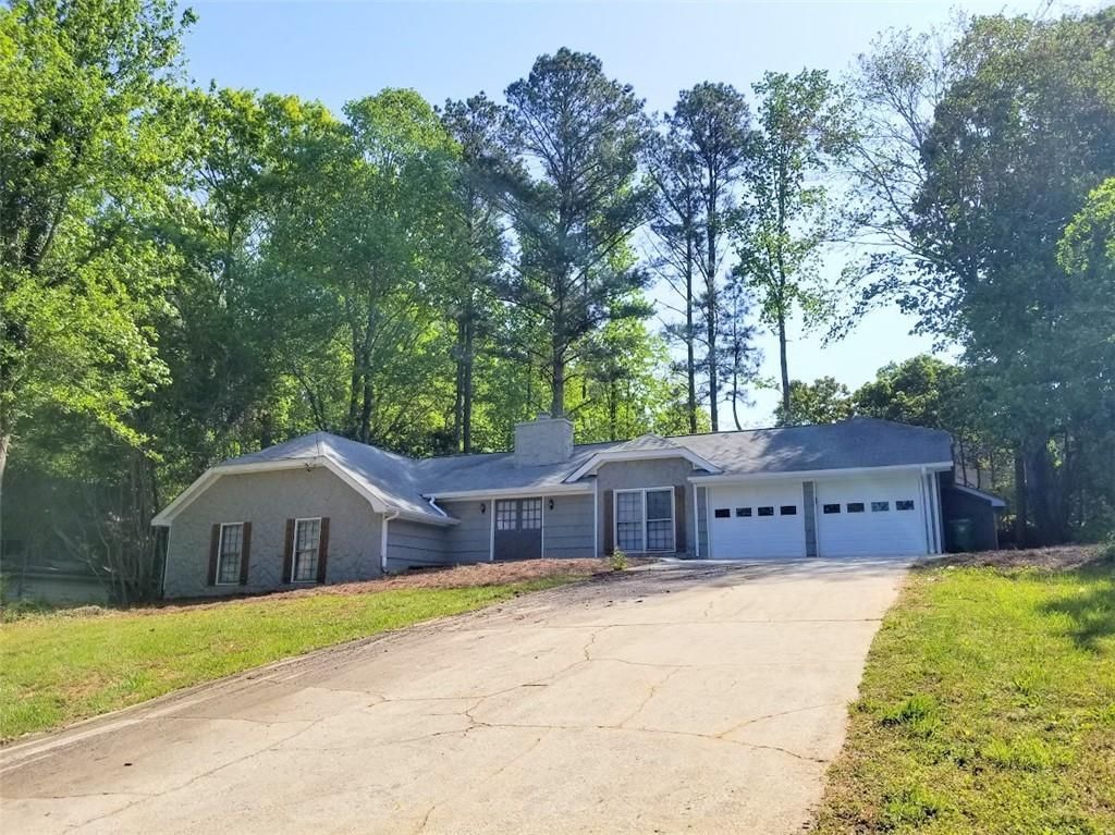 1986 Scarbrough Dr, Stone Mountain, GA 30088