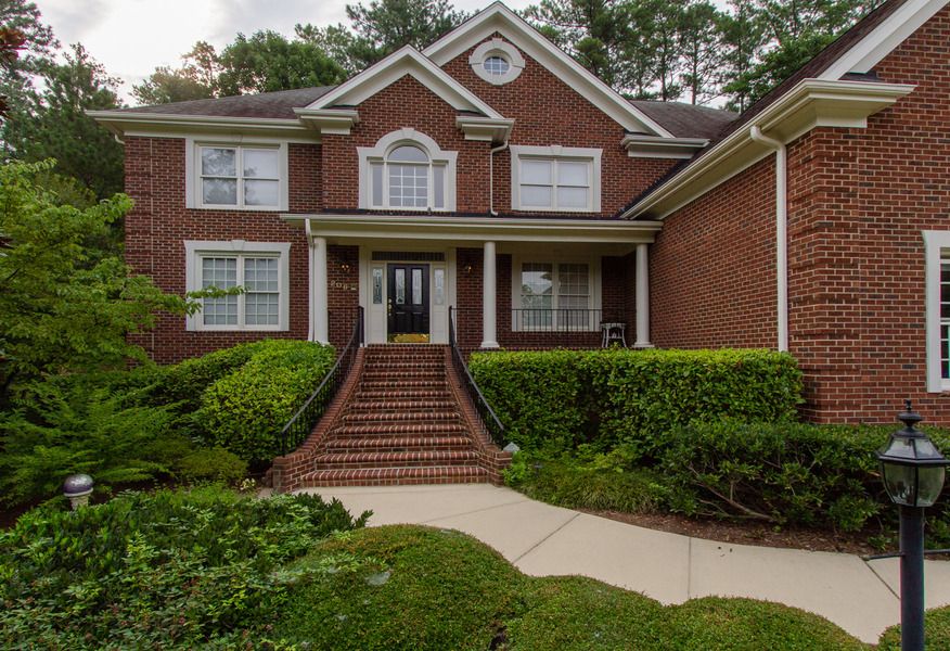 206 Cherwell Dr, Cary, NC - 5 Bed, 5 Bath Single-Family Home - 40