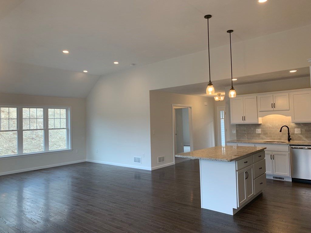 14 Country Club Ln #14, Lakeville, MA 02347