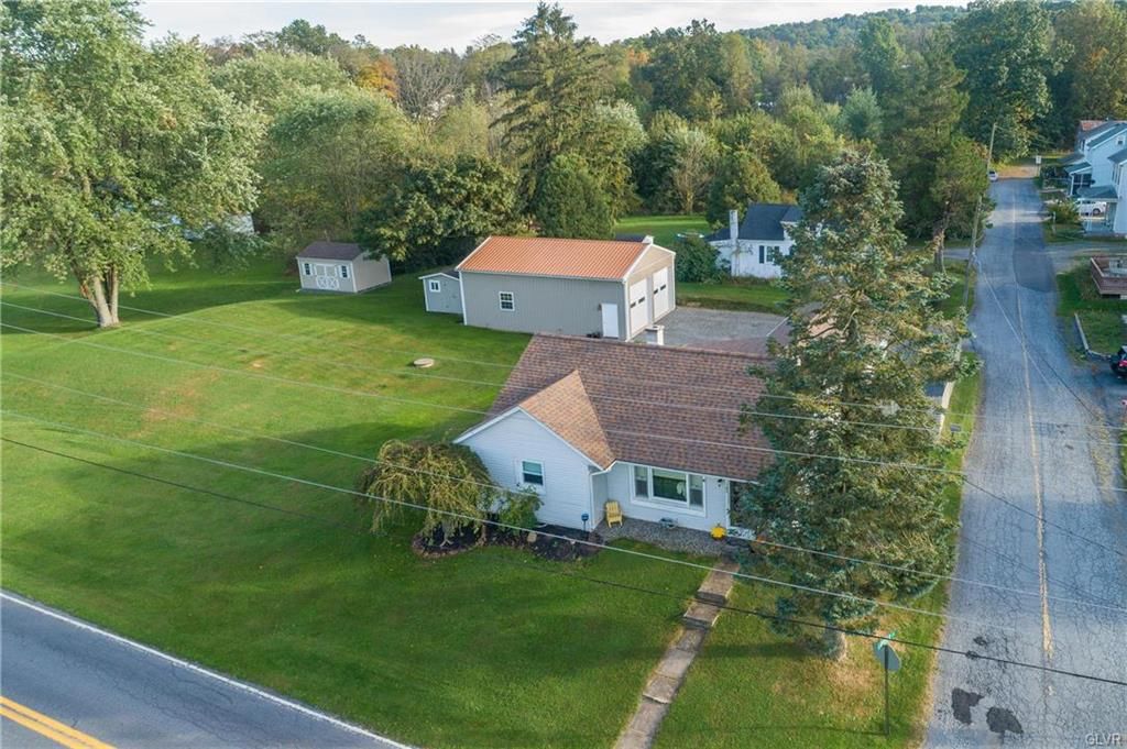 102 Chestnut St, Mertztown, PA 19539