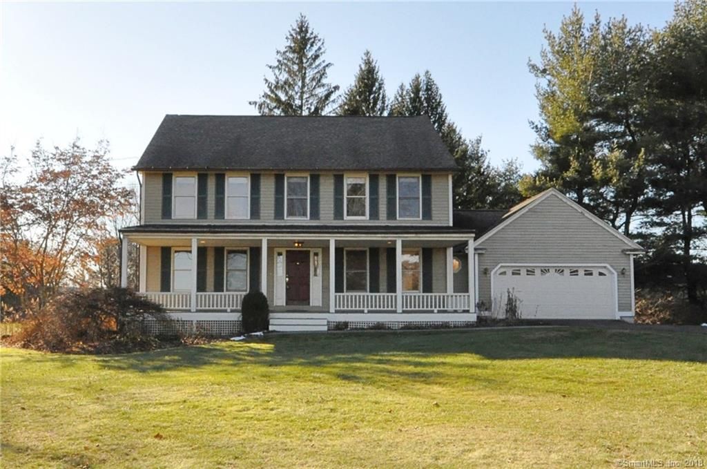 14 Valley View Rd, Newtown, CT 06470