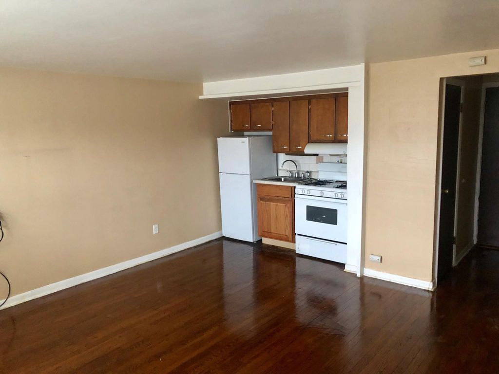 1300 W Roosevelt Rd, Broadview, IL 60155