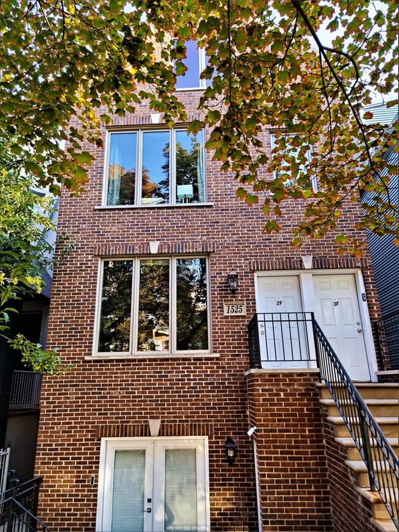 1525 W Barry Ave #2F, Chicago, IL 60657