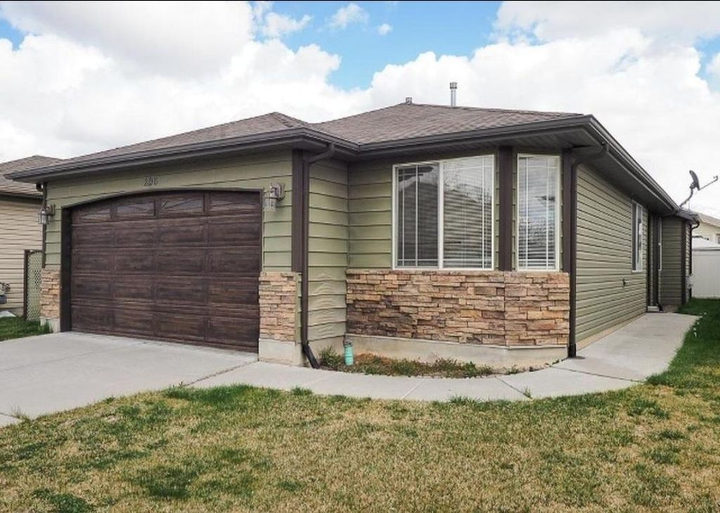 296 N Foxboro Dr, North Salt Lake, UT 84054