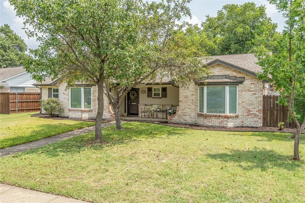 2640 Heatherwood Dr, Dallas, TX 75228