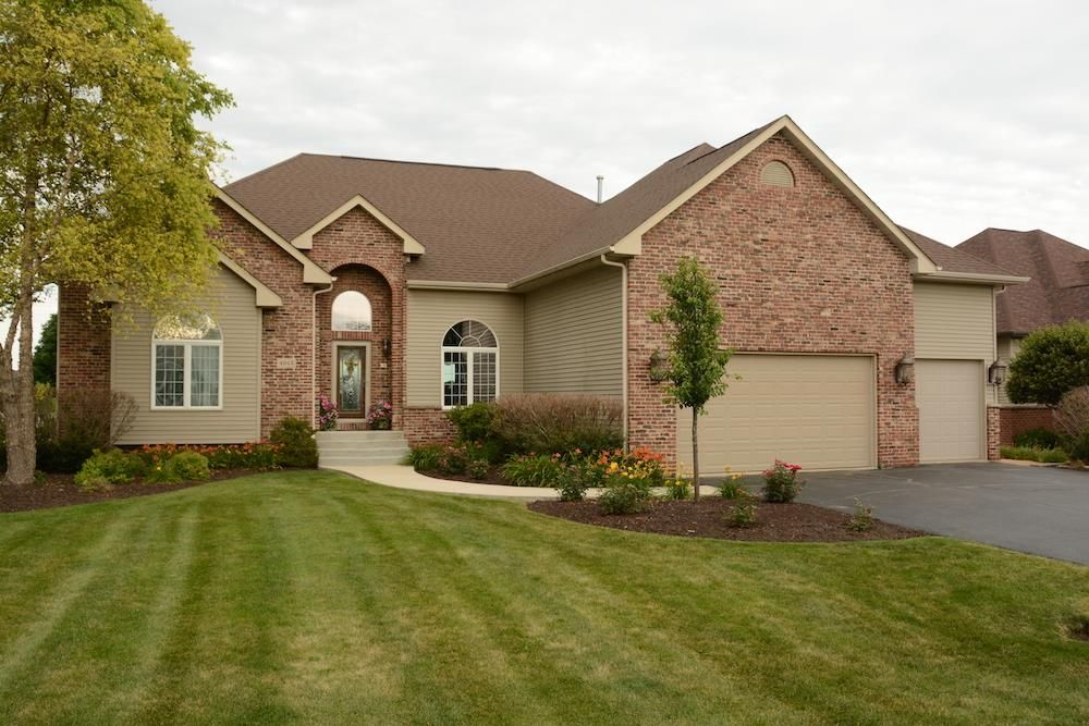 4043 Westlake Village Dr, Winnebago, IL 5 Bed, 4 Bath SingleFamily