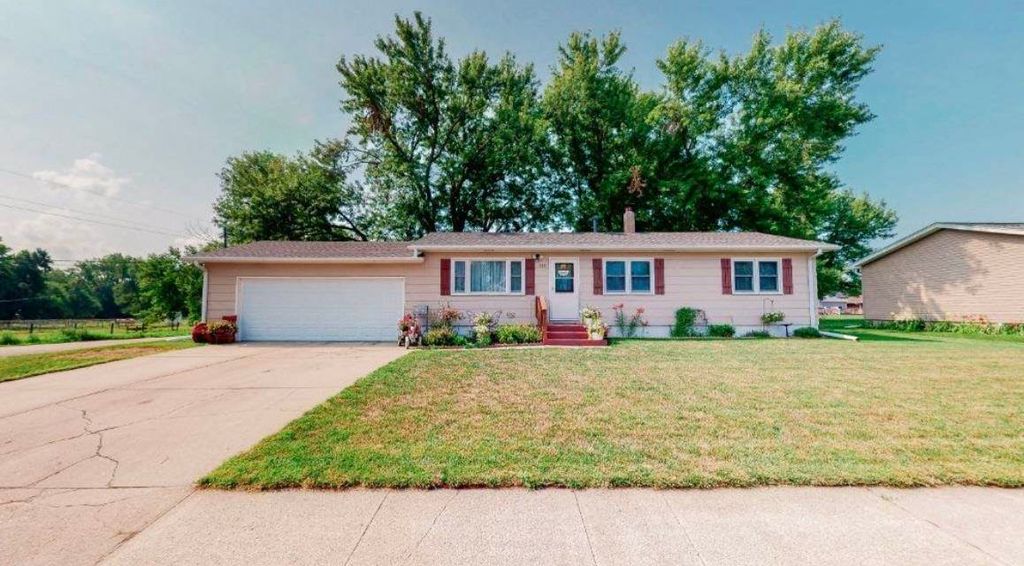 328 E Webster Ave, Genoa, NE 68640