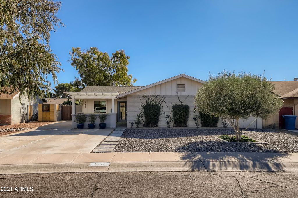 1957 E Auburn Dr, Tempe, AZ 85283
