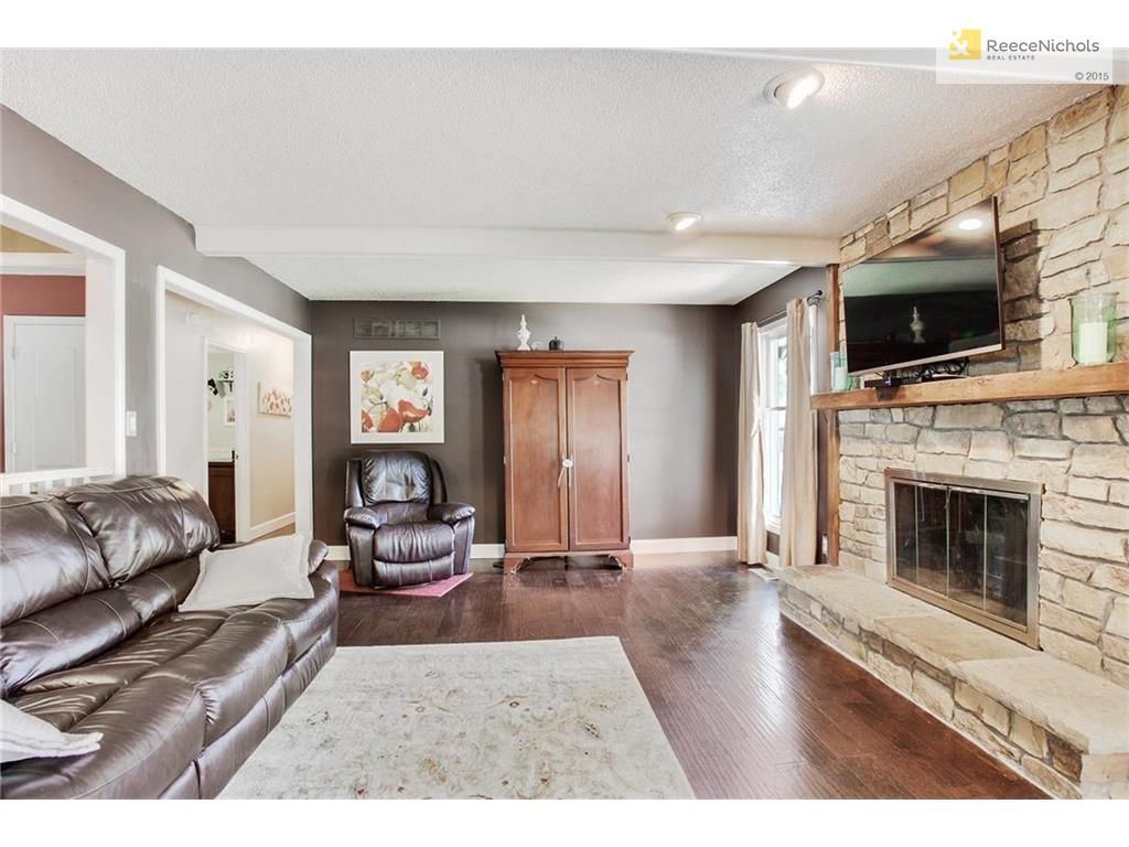 100 S Woodson Dr, Raymore, MO 3 Bed, 3 Bath SingleFamily Home 31