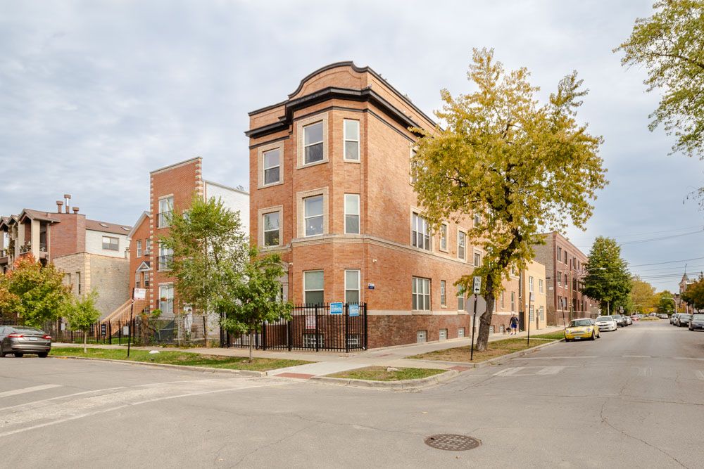 Creative Apartments For Rent Near Blue Line Chicago with Simple Decor