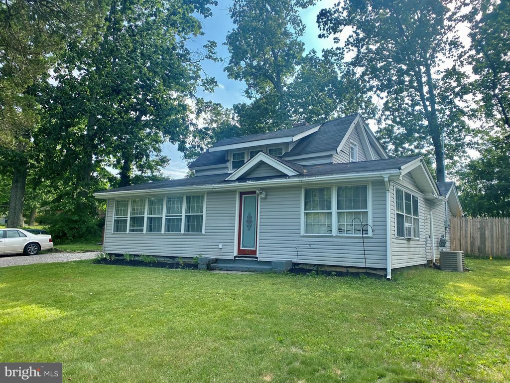 303 W Lakeshore Dr, Browns Mills, NJ 08015