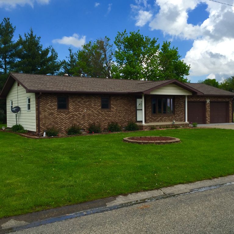 2 Stone Forge Pike, Flora, IL 62839