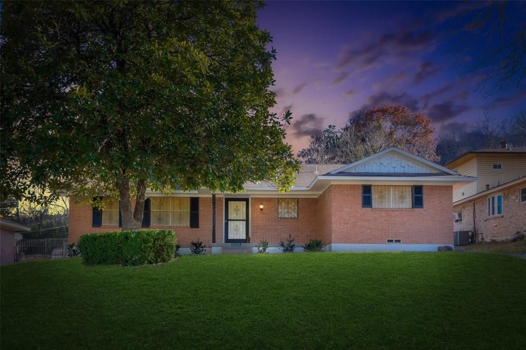 2910 Magna Vista Dr, Dallas, TX 75216