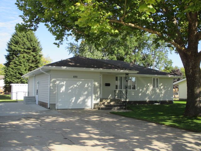 820 20th St, Columbus, NE 68601