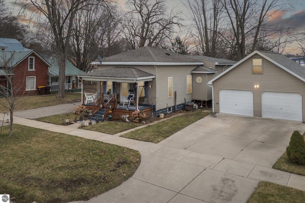 614 N River Ave, Alma, MI 48801 MLS 1918544 Trulia