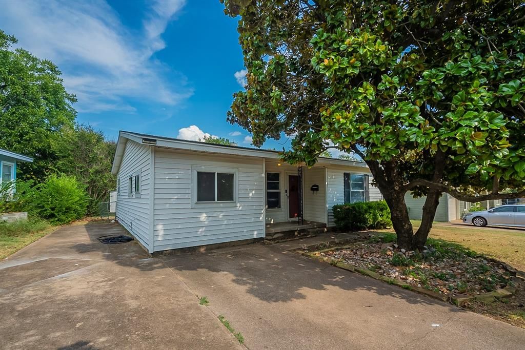 3706 Kris St, Fort Worth, TX 76180