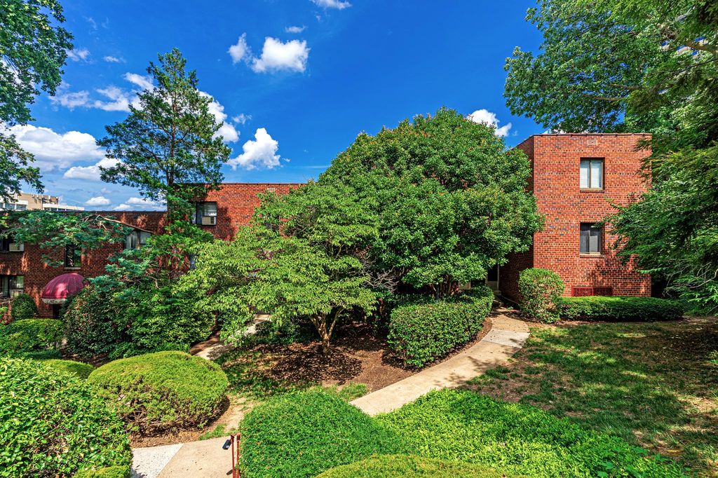 1563 N  Colonial Ter  #102, Arlington, VA 22209