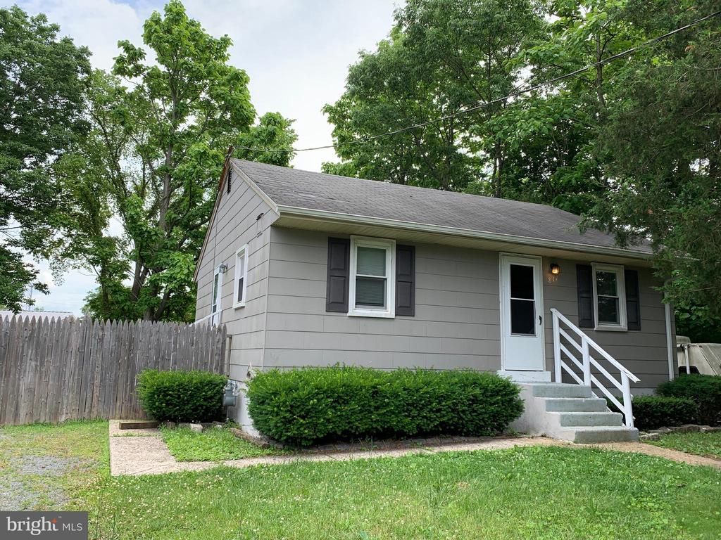 817 Graisbury Ave, Blackwood, NJ 08012