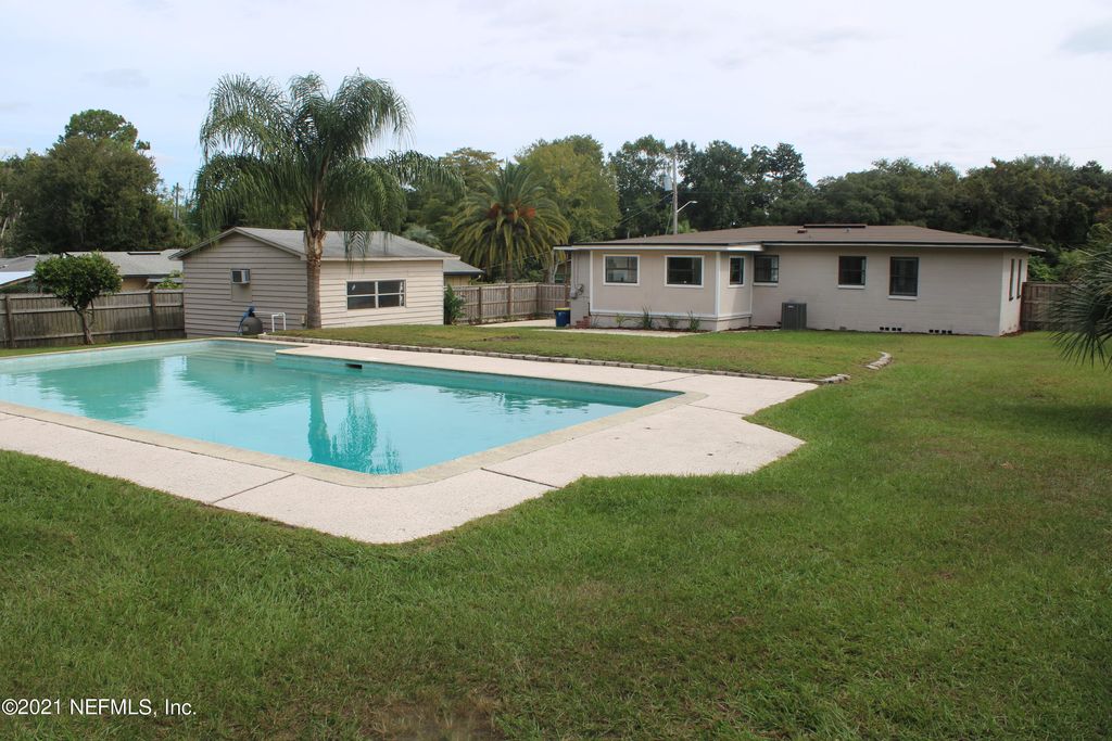 2062 Sunset River Dr, Jacksonville, FL 32225