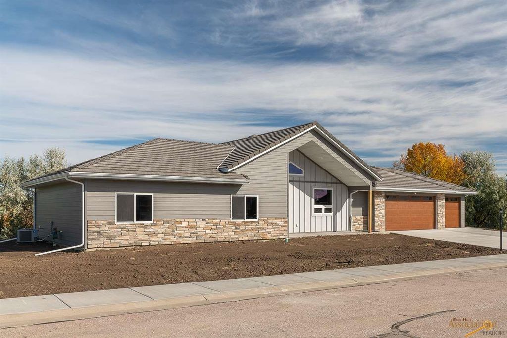 3714 Lacosta Dr, Rapid City, SD 57703