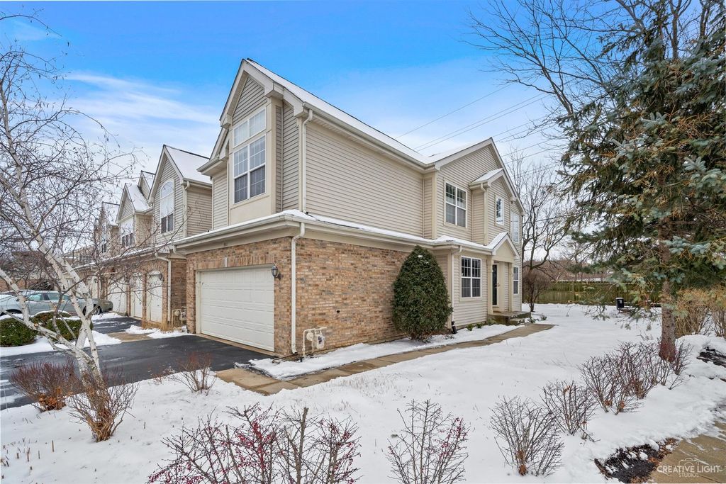 881 McKenzie Station Dr, Lisle, IL 60532