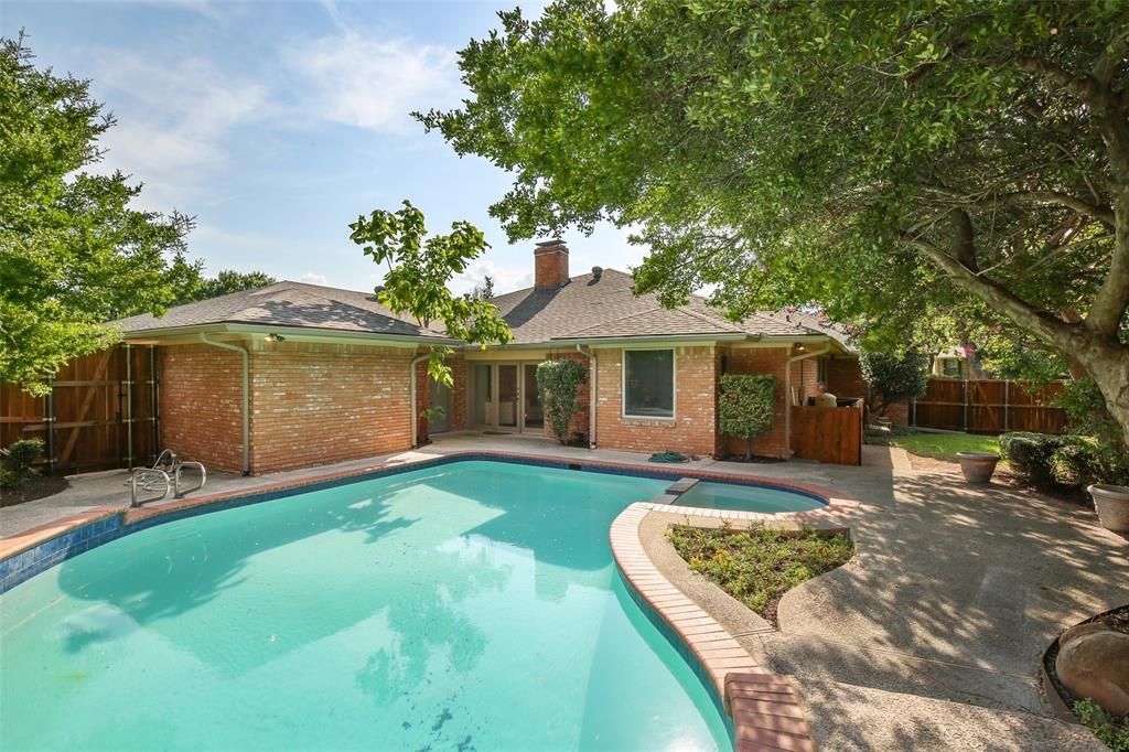 9230 Coral Cove Dr, Dallas, TX 75243