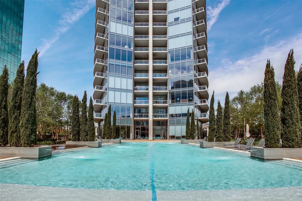 2900 McKinnon St #2404, Dallas, TX 75201