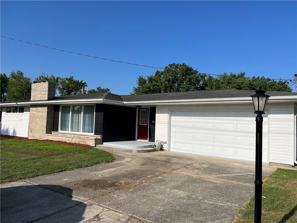 1501 S  4th St, Effingham, IL 62401