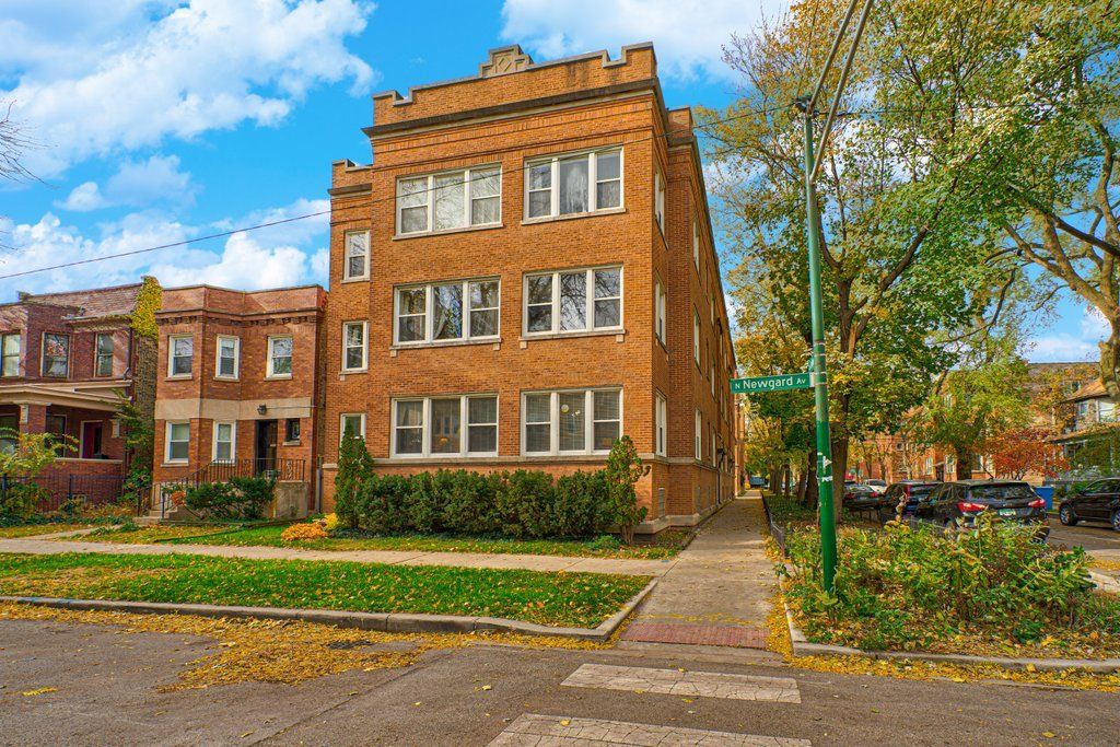1439 W Arthur Ave #3, Chicago, IL 60626