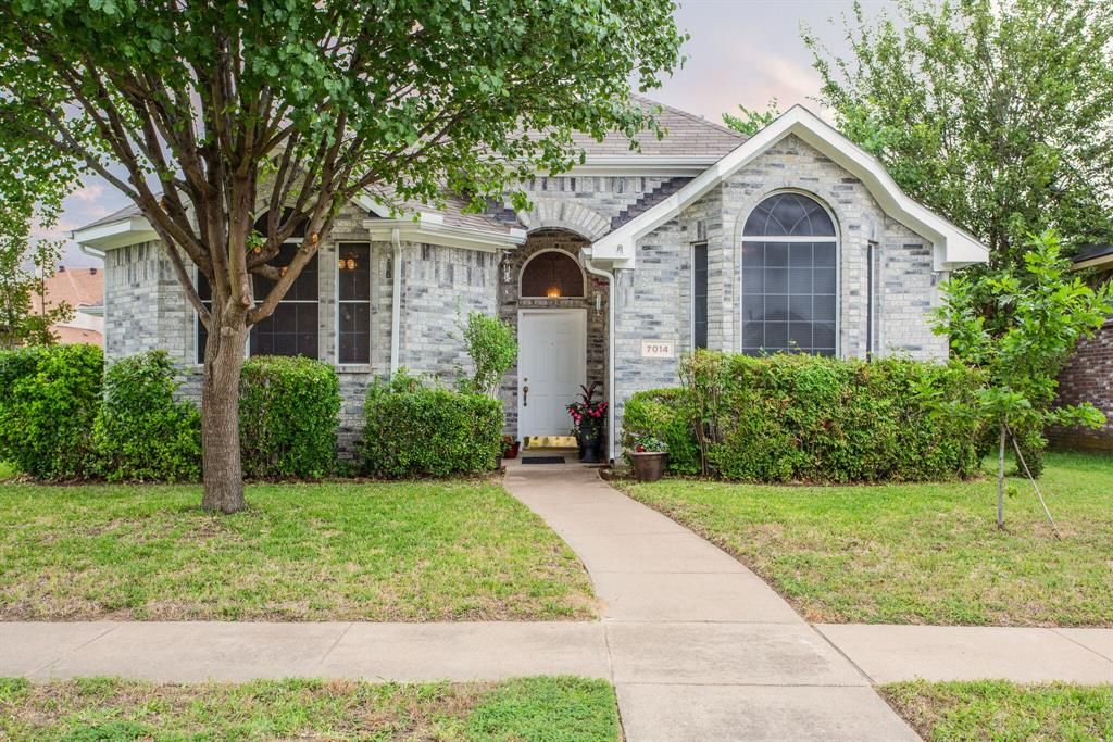 7014 Charleston Dr, Rowlett, TX 75089