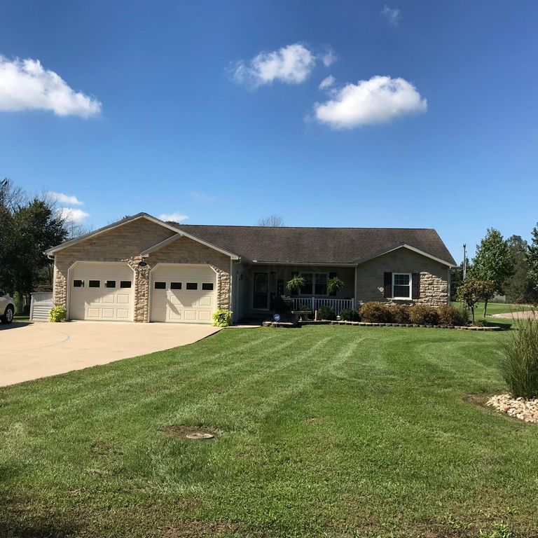 2610 Old Glory Dr, Zanesville, OH 4 Bed, 2 Bath Single
