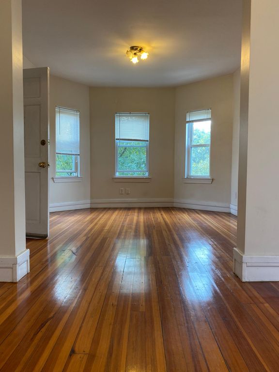 3923 Washington St #3, Boston, MA 02131