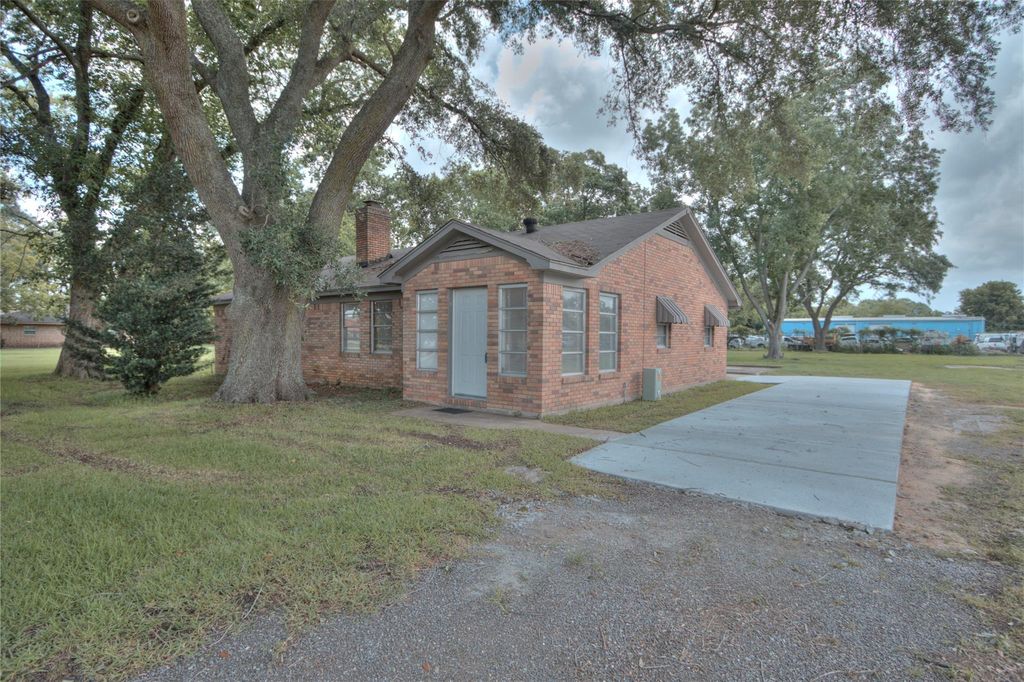 7933 Broadway St, Pearland, TX 77581