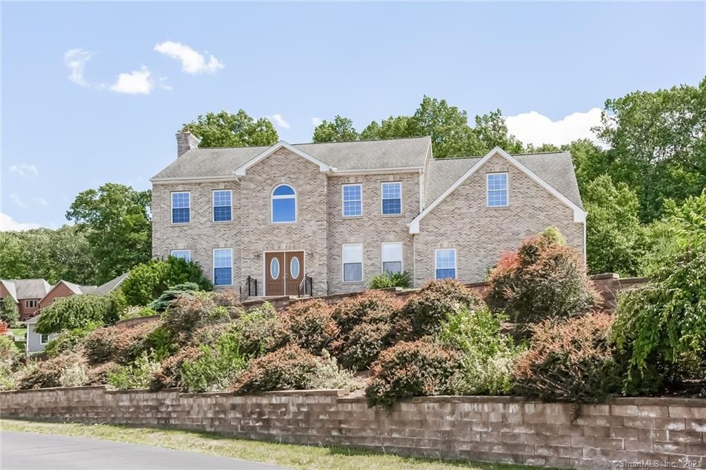 30 Sand Hill Ln, Glastonbury, CT 06033