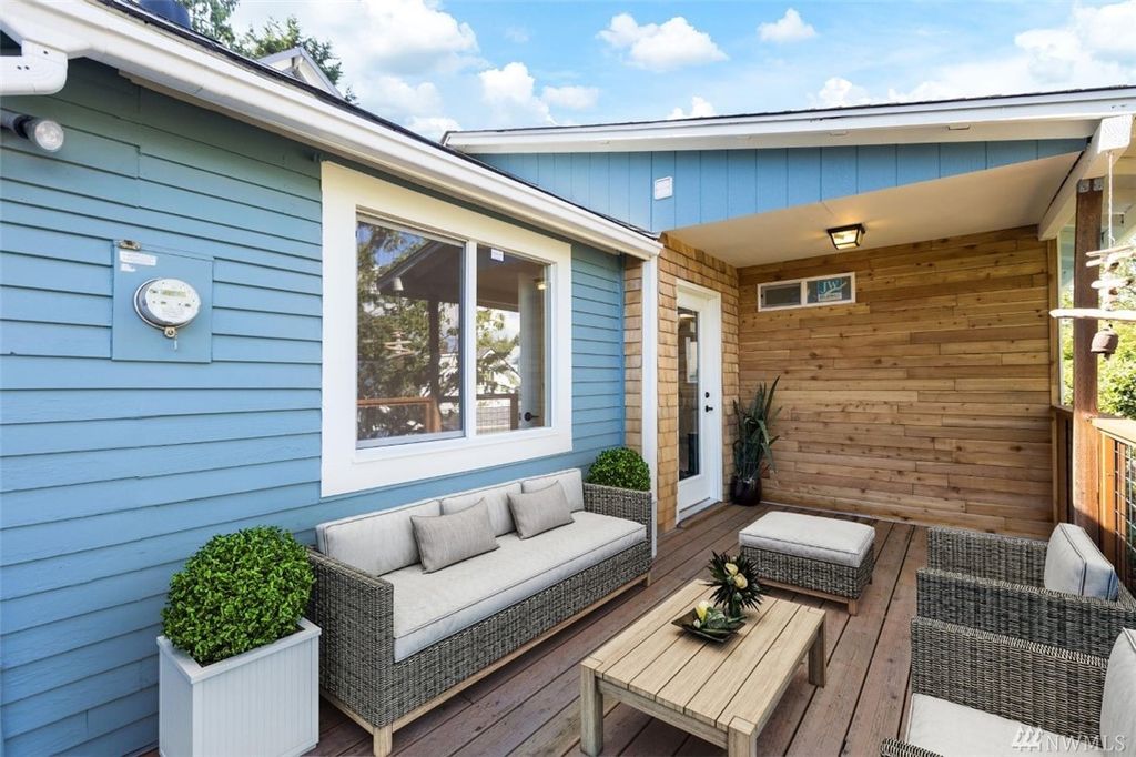 28431/2 22nd Ave W, Seattle, WA 98199