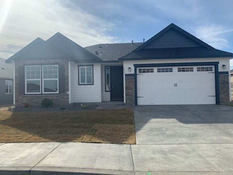 8203 Ballard Loop, West Richland, WA 99353
