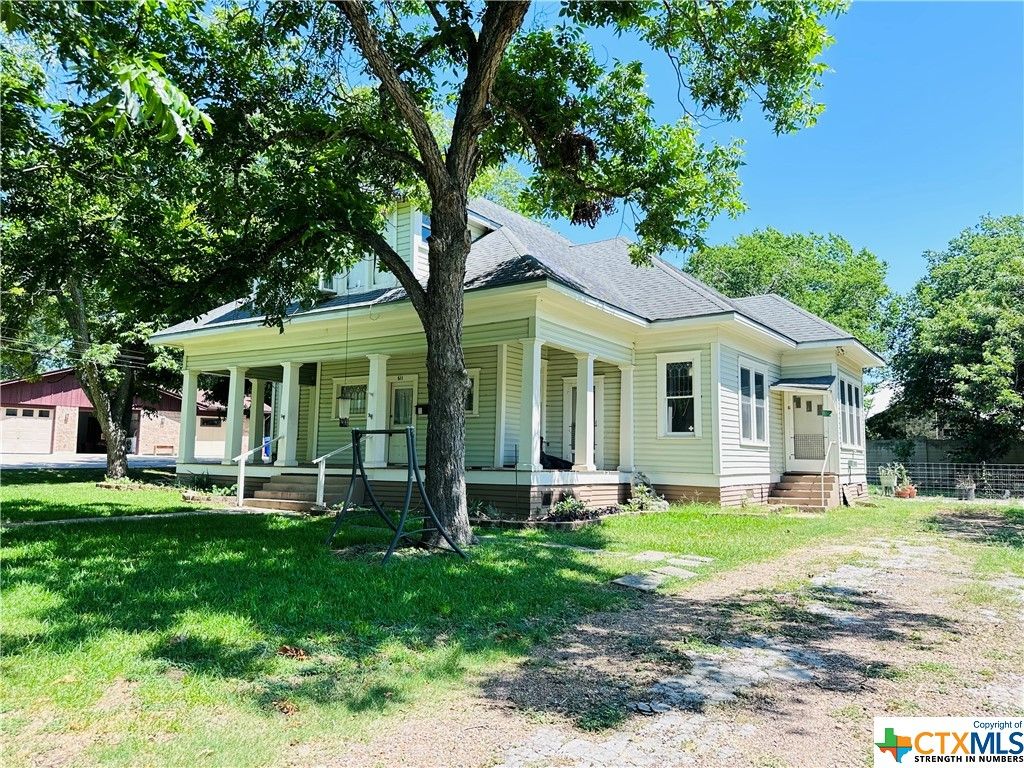 611 Pincham St, Yoakum, TX 77995 Trulia