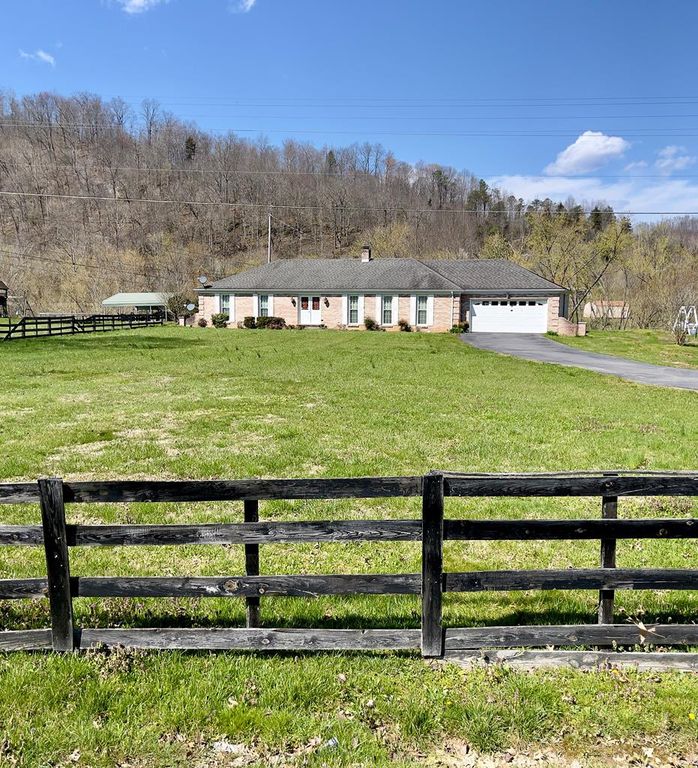 7185 State Highway 321, Hagerhill, KY 41222