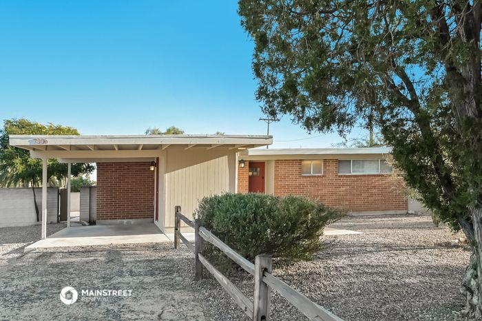 7306 E Pierce St, Tucson, AZ 85710