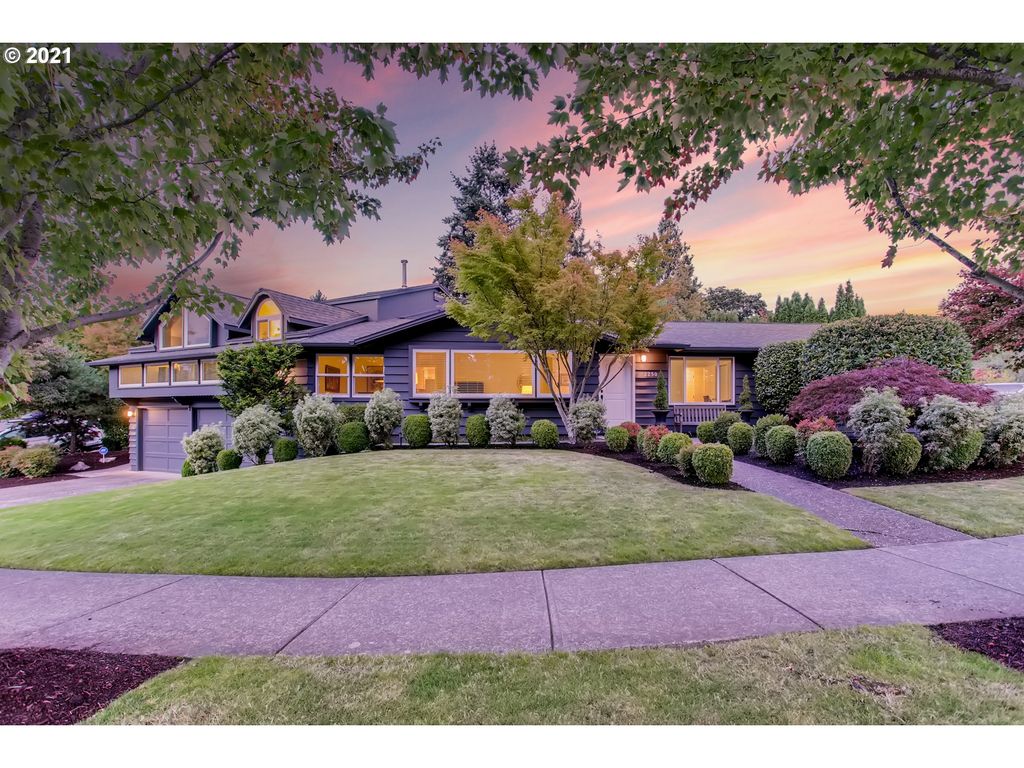 2250 SW Burbank Ave, Portland, OR 97225