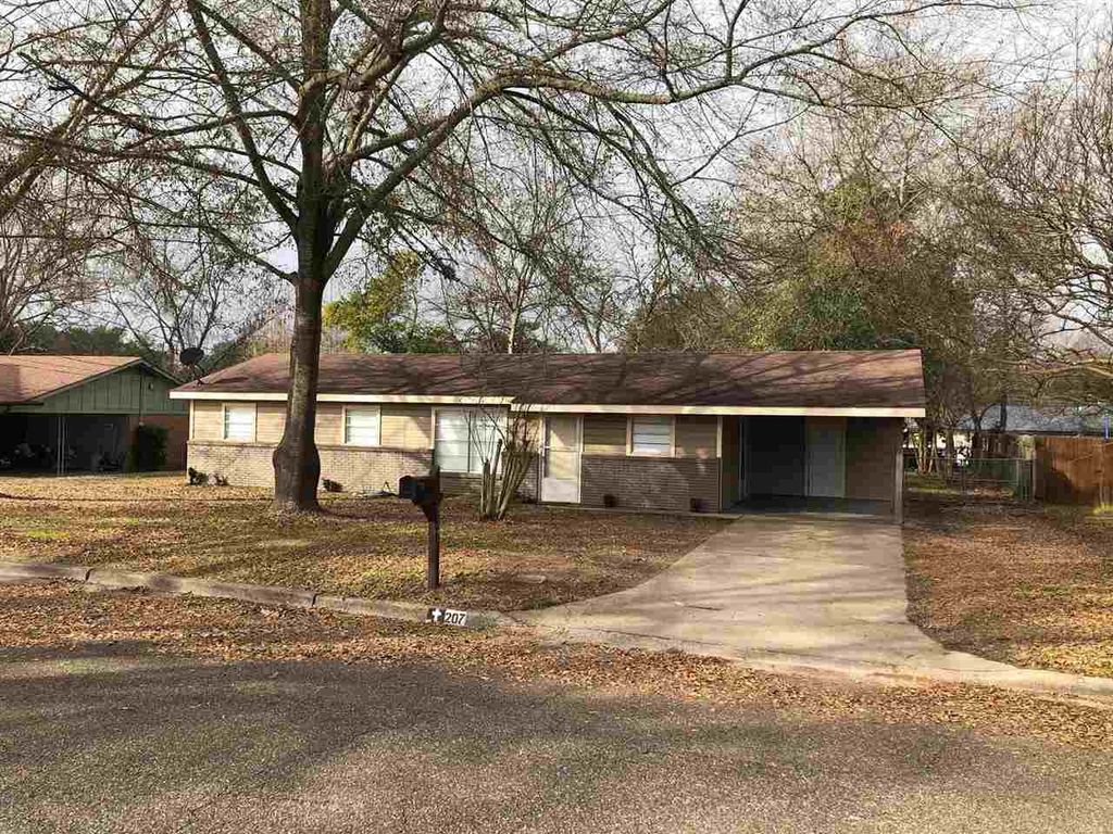 207 N Parker Ln, Carthage, TX - 3 Bed, 2 Bath Single-Family Home - 11
