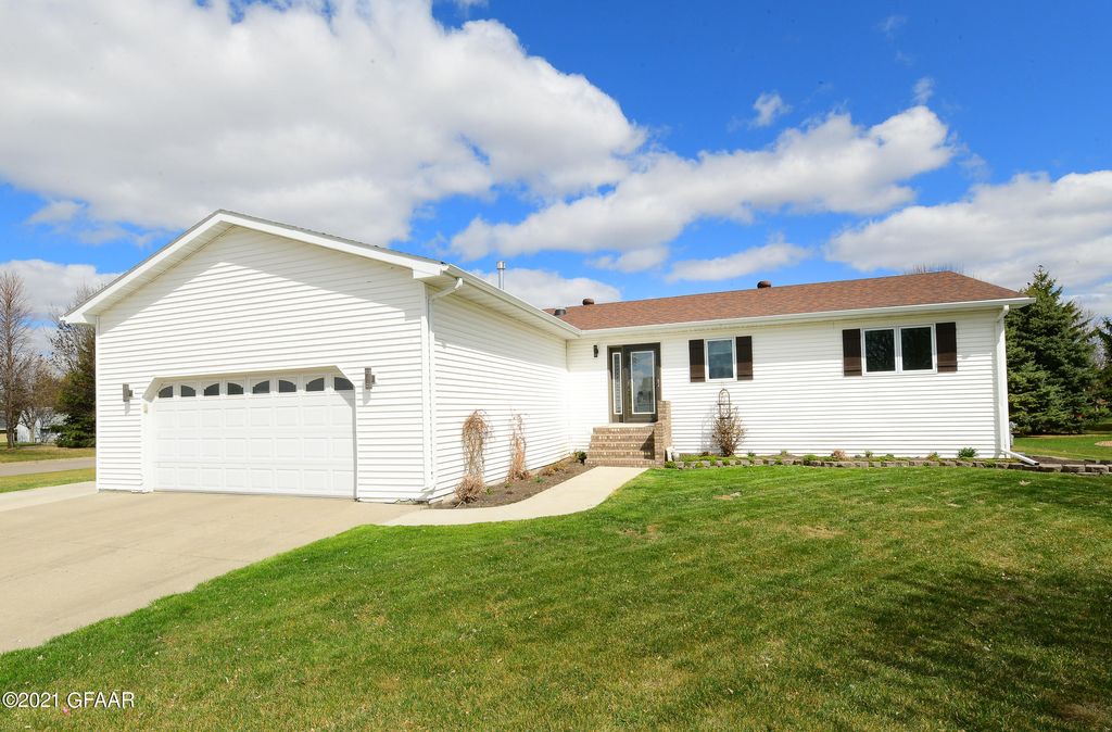 1905 10th St SE, East Grand Forks, MN 56721