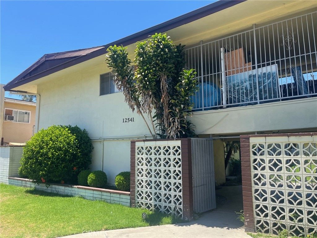 H\(*´︶`*)/A H(*´︶`*)/A US ZIP Code 90242 - Downey, California Overview and