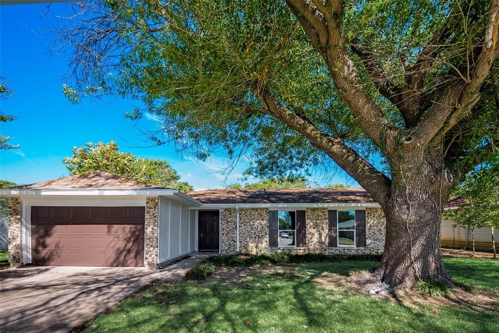 1107 Brook Hill Ln, Arlington, TX 76014