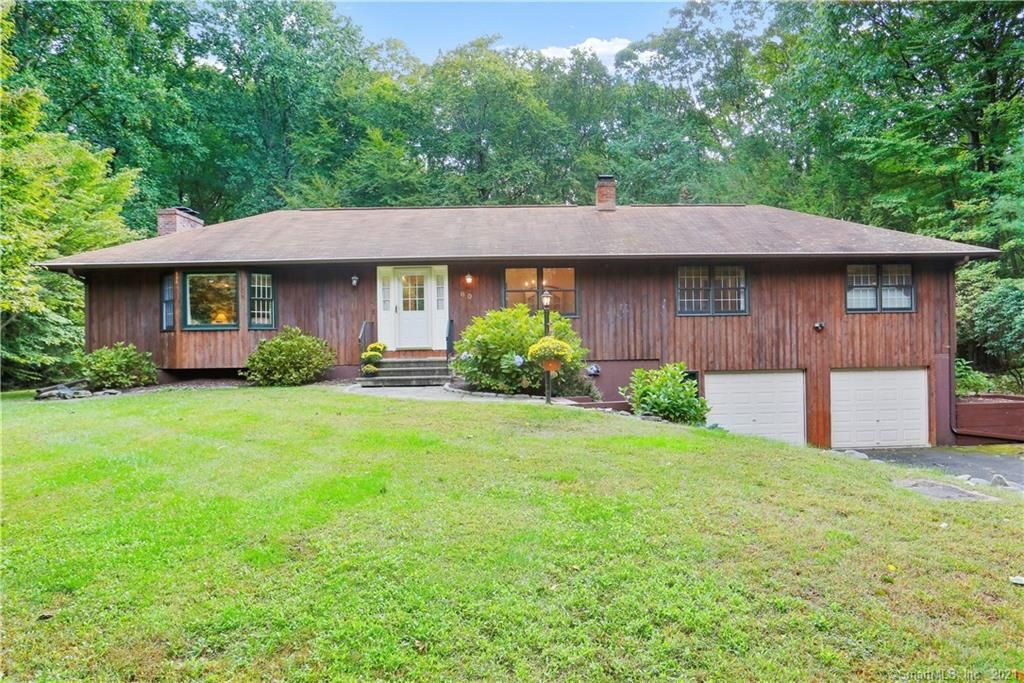 60 McGuire Rd, Trumbull, CT 06611