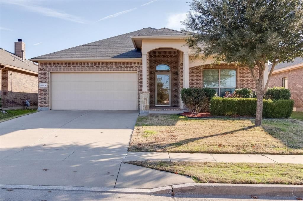 6620 Friendsway Dr, Fort Worth, TX 76137