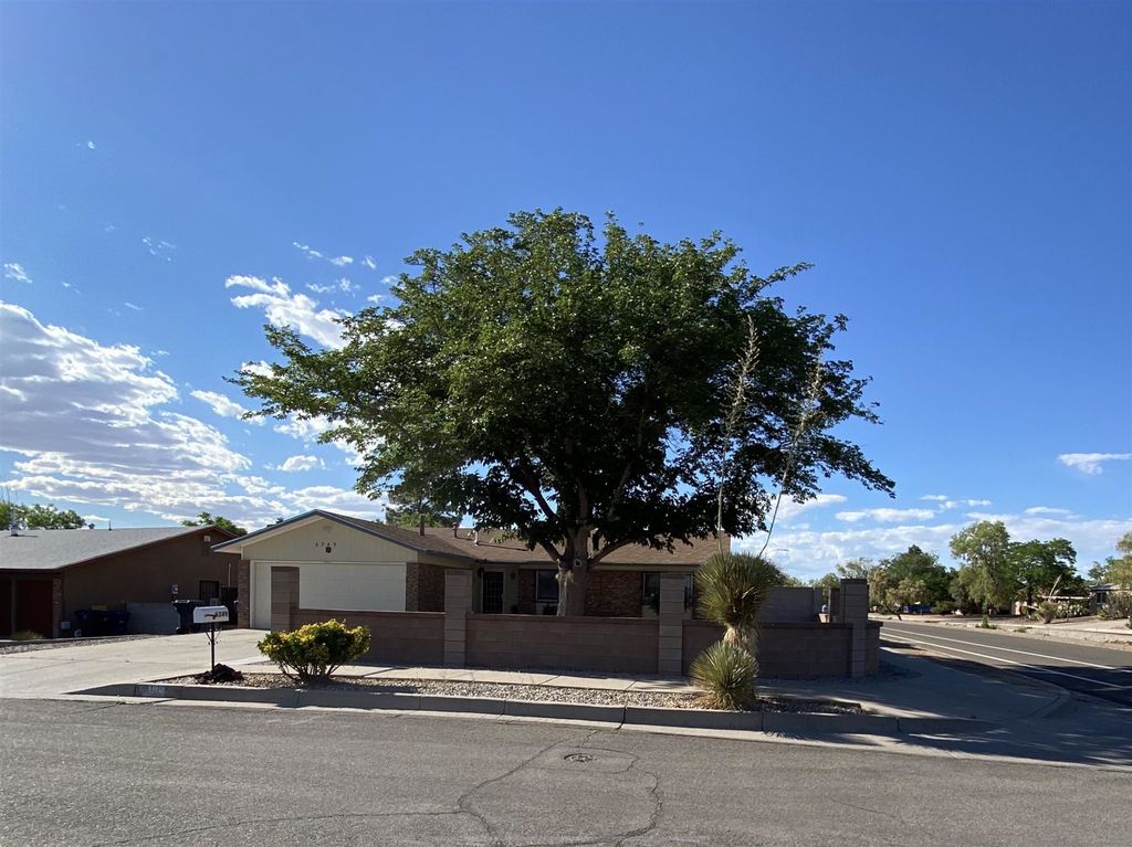 6349 Mendius Ave NE, Albuquerque, NM 87109