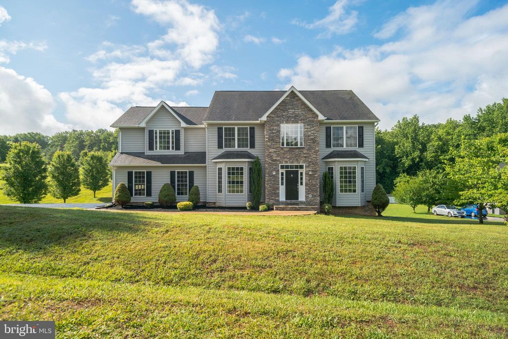 13315 Fox Chase Ln, Spotsylvania, VA 5 Bed, 4 Bath SingleFamily Home
