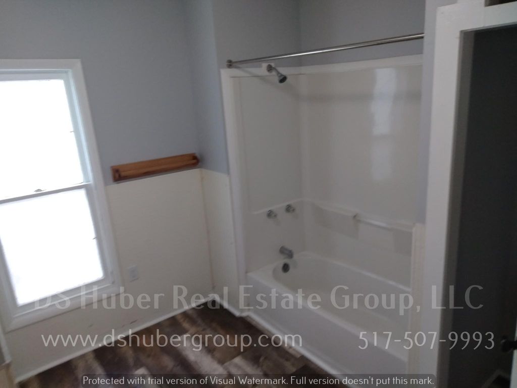 1207 N Chestnut St, Lansing, MI 48906