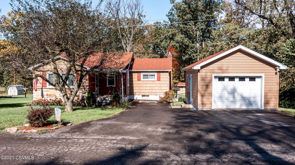 1145 Ridgewood Ave, Nescopeck, PA 18635